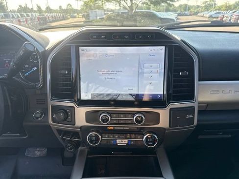 Used 2022 Ford F250 Lariat w/ Lariat Ultimate Package AWD/4WD image 18