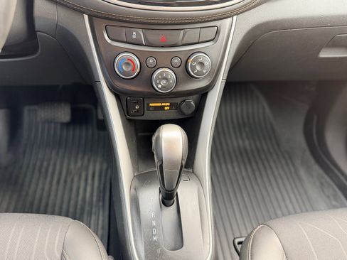 Used 2021 Chevrolet Trax LT w/ Sport Edition image 17