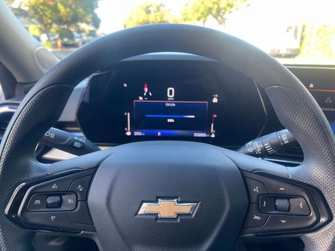 Used 2025 Chevrolet Trax LT image 25