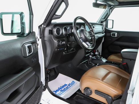 Used 2022 Jeep Wrangler Unlimited Sahara w/ Cold Weather Group AWD/4WD image 4