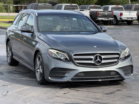 Used 2017 Mercedes-Benz E 400 4MATIC Wagon image 3