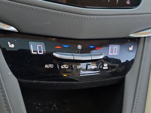 Used 2017 Cadillac XT5 Luxury w/ Driver Awareness Package image 22