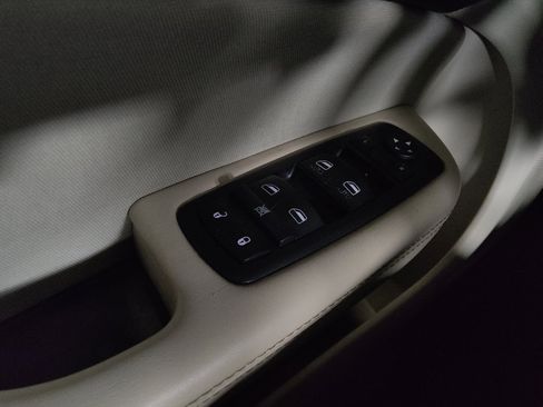 Used 2016 Chrysler 200 Limited image 27