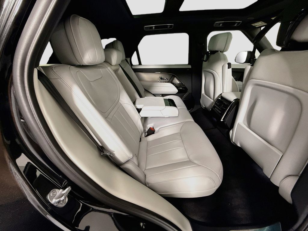 New 2026 Land Rover Range Rover Sport SE AWD/4WD image 23