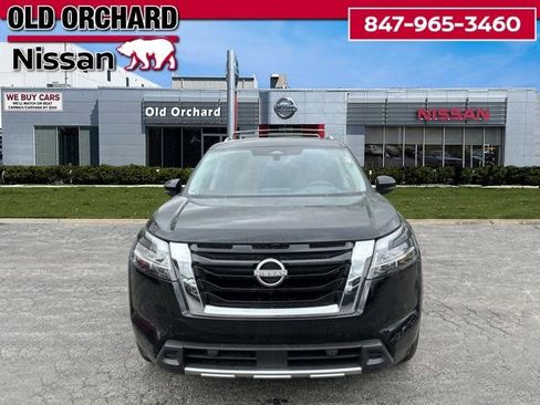 Used 2024 Nissan Pathfinder Platinum image 4