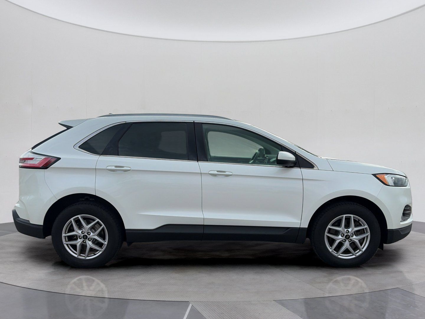 Used 2024 Ford Edge SEL w/ Convenience Package AWD/4WD image 9
