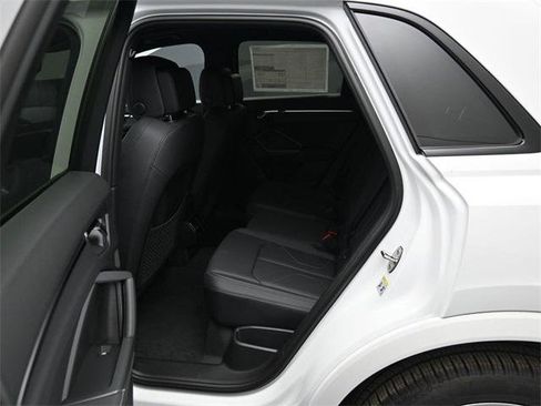 New 2025 Audi Q3 2.0T Premium image 11
