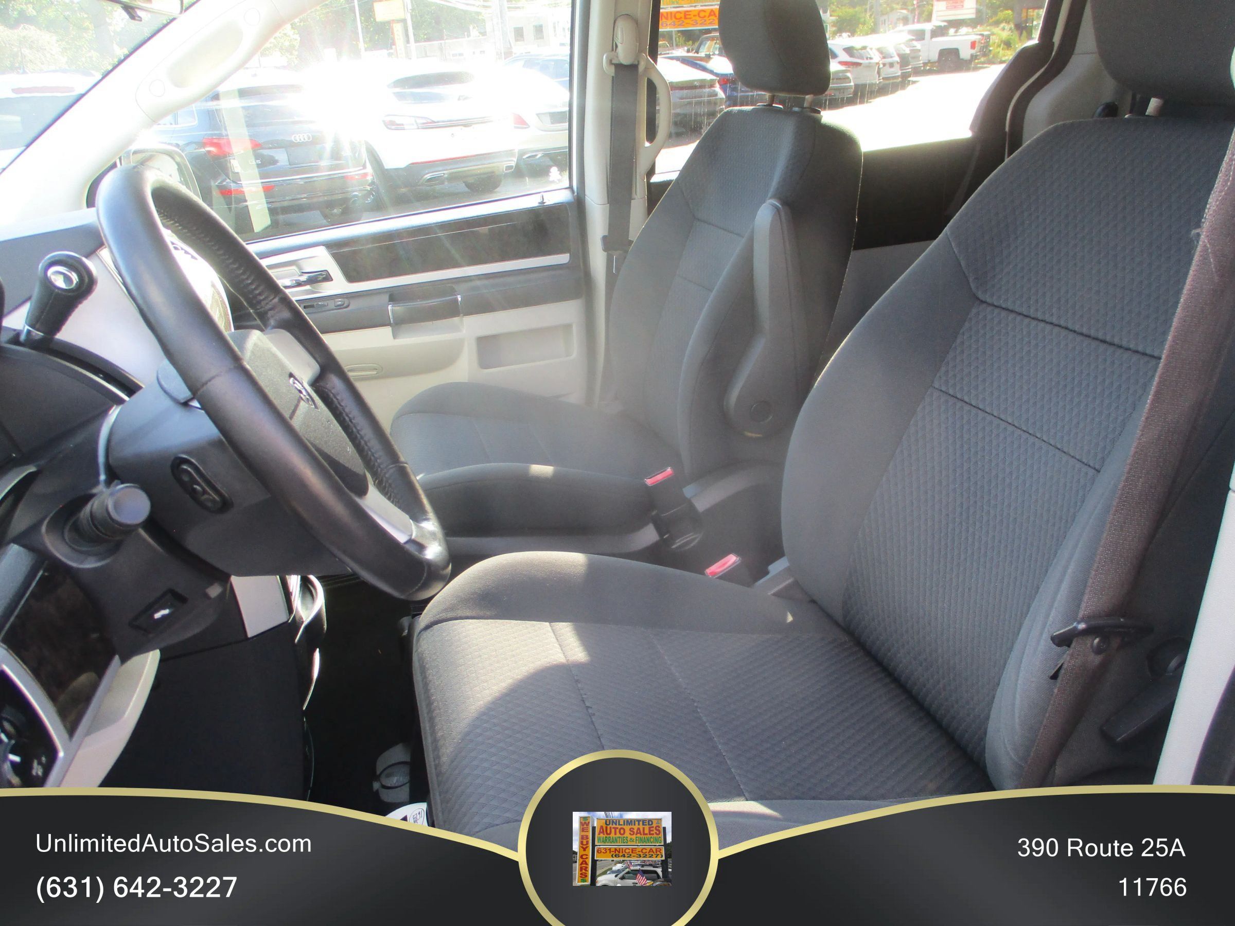 Used 2010 Dodge Grand Caravan SXT FWD image 5
