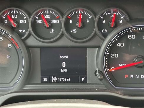 Used 2024 Chevrolet Silverado 1500 Custom image 16