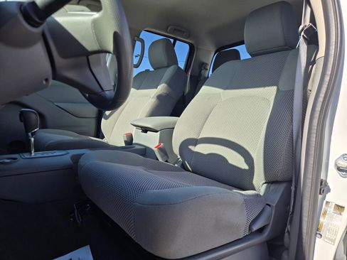 Used 2021 Nissan Frontier SV image 11