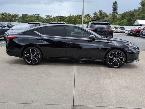 Used 2024 Nissan Altima 2.5 SR w/ SR Premium Package FWD image 4