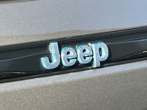 Used 2022 Jeep Grand Cherokee Overland AWD/4WD image 15