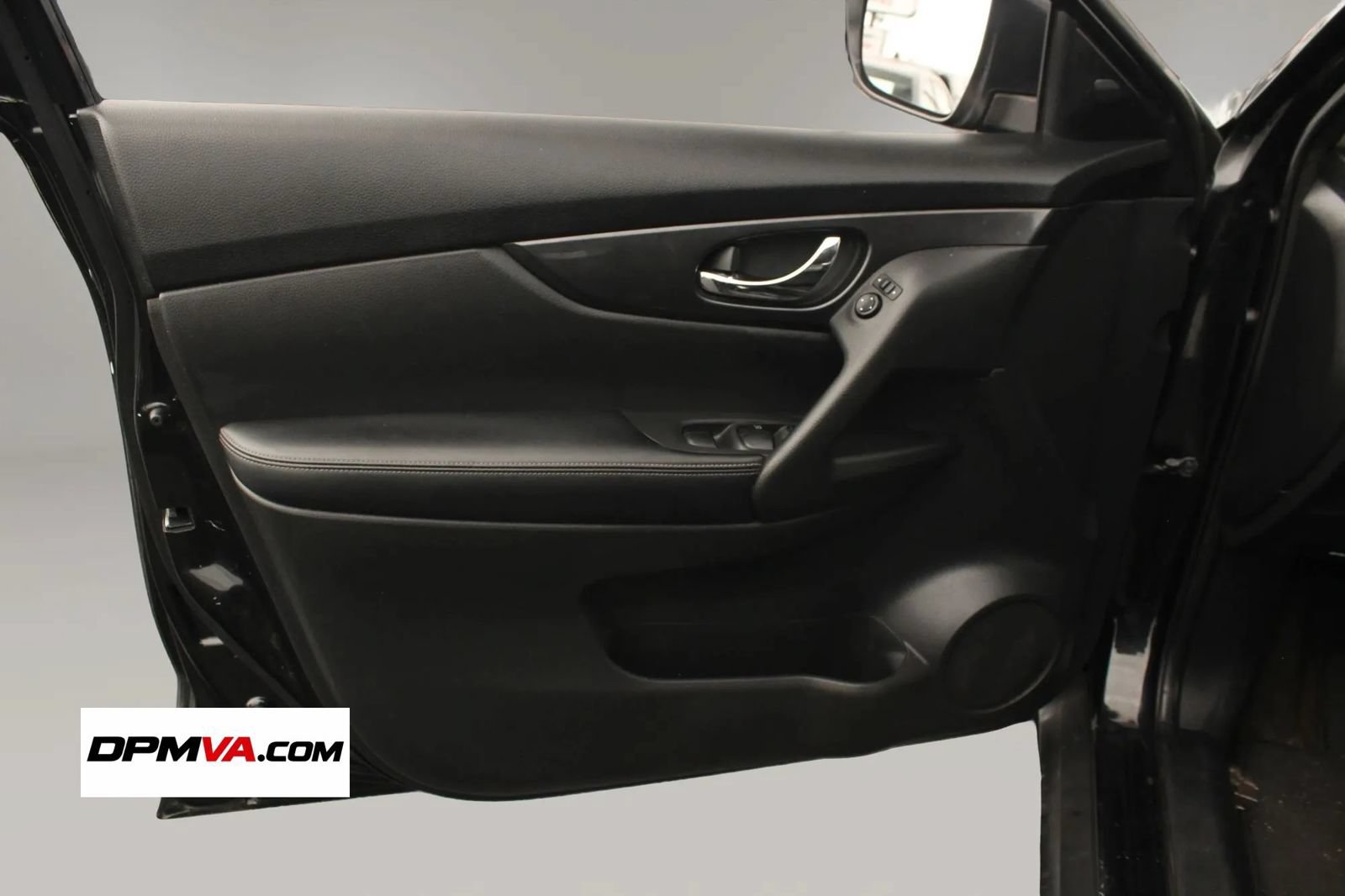 Used 2018 Nissan Rogue S AWD/4WD image 15