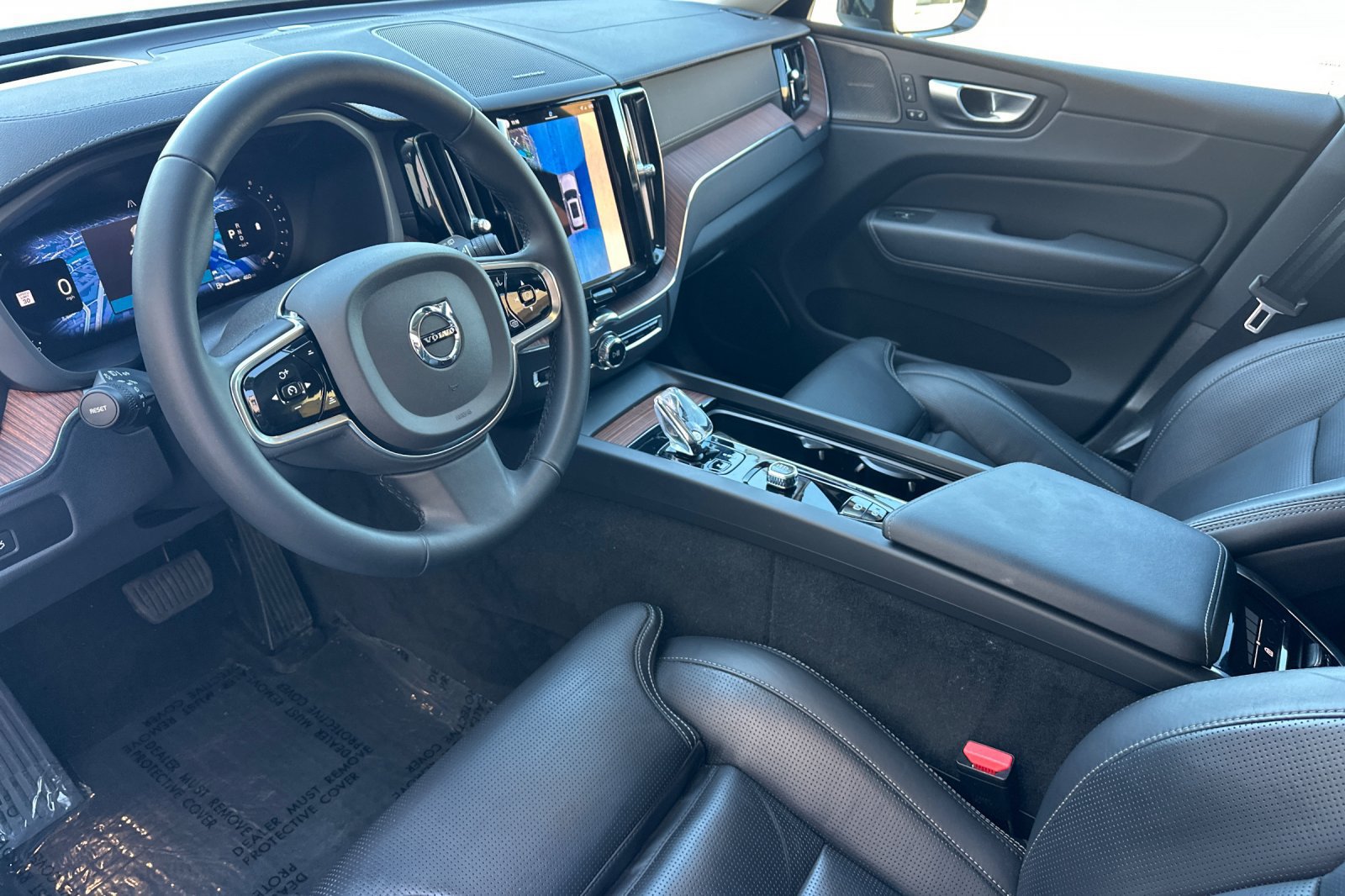 Certified 2024 Volvo XC60 B5 Ultimate w/ Protection Package Premier AWD/4WD image 14