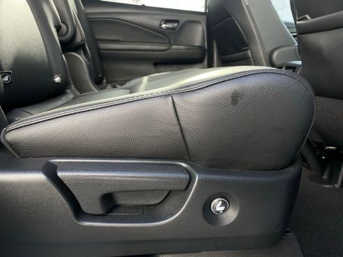 Certified 2022 Honda Pilot Touring image 36