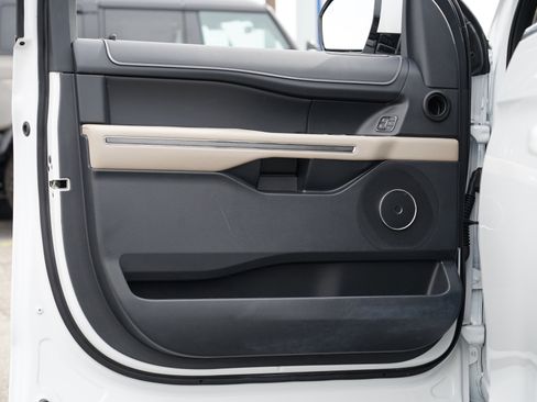 Used 2024 Ford Expedition XLT image 16