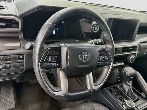 Used 2025 Toyota 4Runner SR5 AWD/4WD image 18