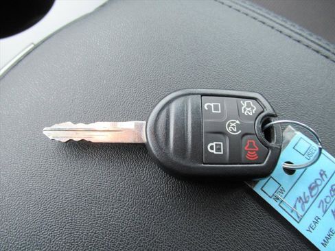 Used 2018 Ford Taurus SEL image 26