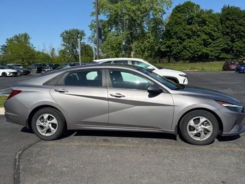 Used 2023 Hyundai Elantra SE FWD image 8