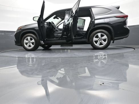Certified 2025 Toyota Highlander LE AWD/4WD image 50