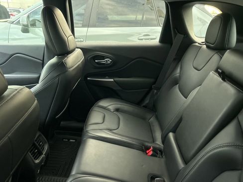 Used 2021 Jeep Cherokee Limited image 9