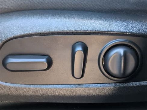 Used 2020 Chevrolet Equinox LT image 18