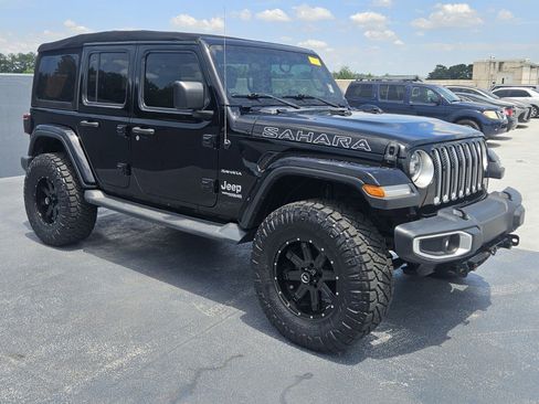 Used 2019 Jeep Wrangler Unlimited Sahara AWD/4WD image 2