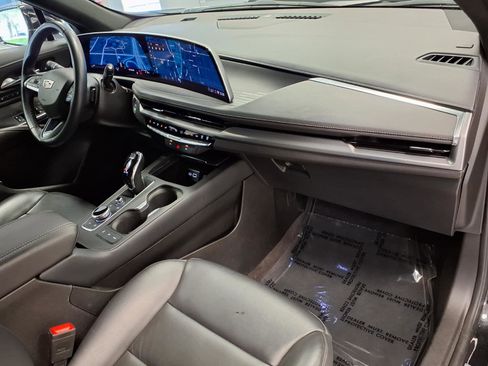 Certified 2025 Cadillac XT4 Premium Luxury FWD image 9