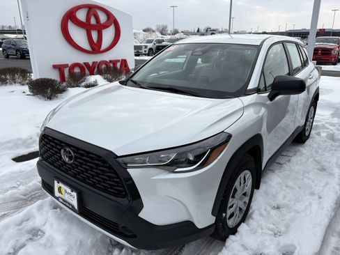 Certified 2023 Toyota Corolla Cross L image 1