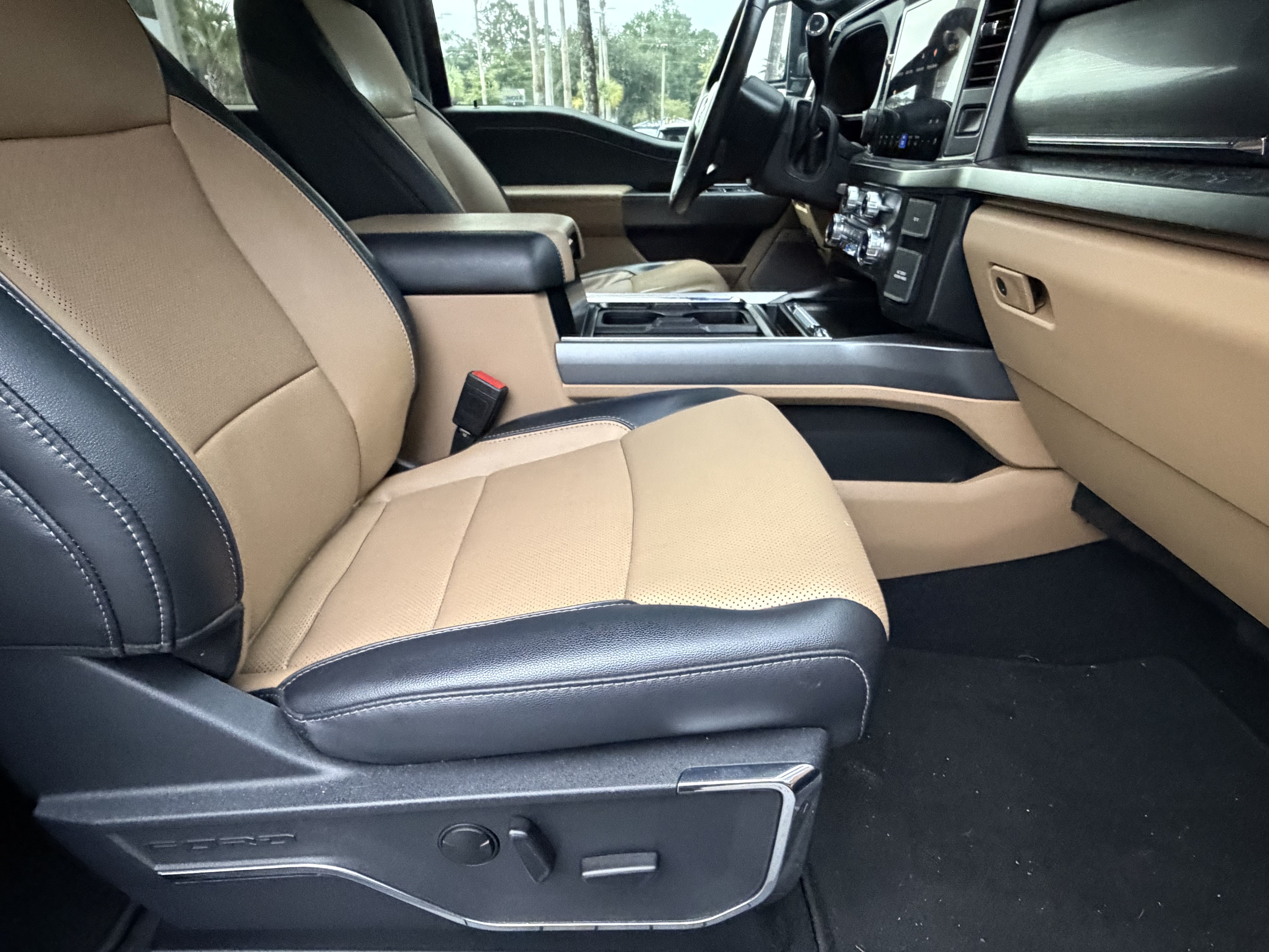 Used 2023 Ford F250 Lariat w/ Lariat Ultimate Package AWD/4WD image 43