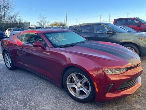 Used 2018 Chevrolet Camaro LT image 8