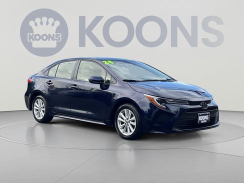 Used 2024 Toyota Corolla LE FWD image 2