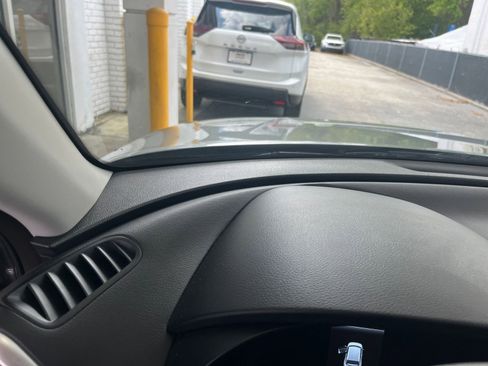 Used 2025 Kia Soul LX w/ LX Technology Package image 32