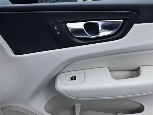 Used 2025 Volvo XC60 B5 Plus w/ Protection Package Premier image 29