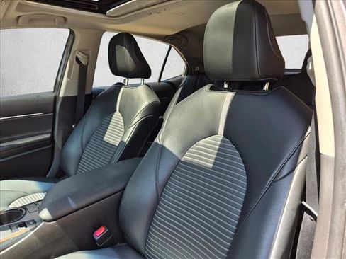 Used 2020 Toyota Camry SE w/ Moonroof Package AWD/4WD image 13