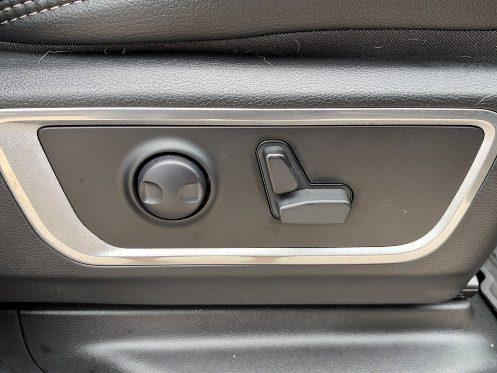 Used 2023 RAM 1500 Laramie AWD/4WD image 16