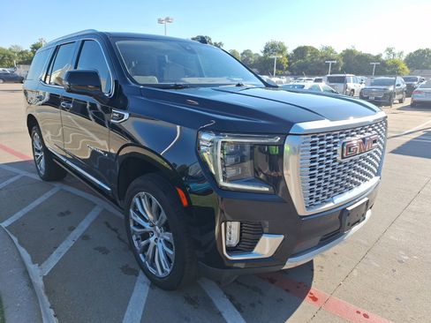Used 2021 GMC Yukon Denali w/ Denali Premium Package image 8