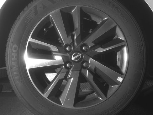 Used 2025 Nissan Versa SV w/ Trunk Package FWD image 18