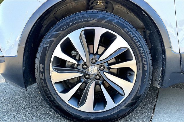 Used 2017 Buick Encore Essence FWD image 9