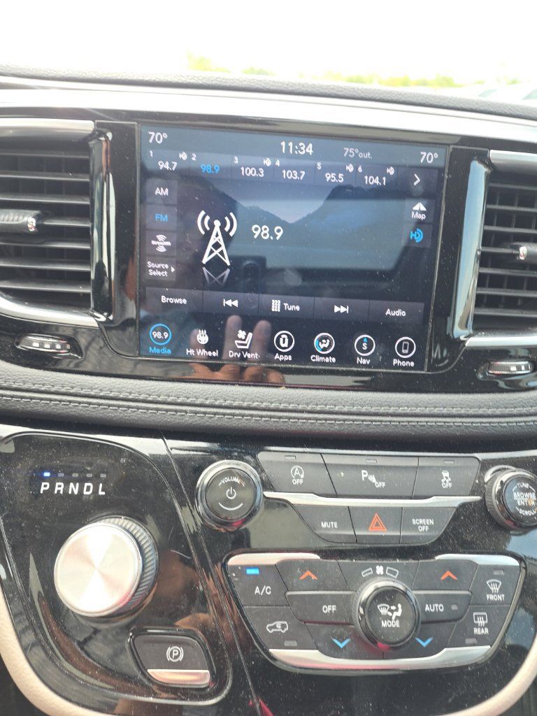 Used 2019 Chrysler Pacifica Limited FWD image 18
