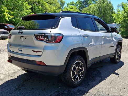 Used 2025 Jeep Compass Trailhawk AWD/4WD image 4