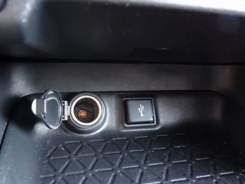 Used 2022 Toyota RAV4 XLE image 13