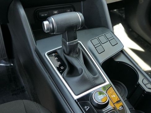Used 2025 Kia Sportage LX FWD image 20
