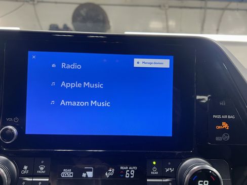 Used 2023 Toyota Highlander LE image 14