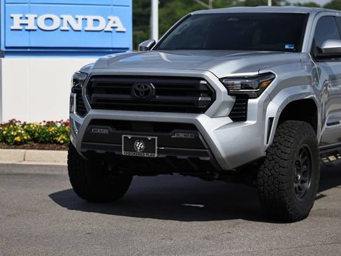 Used 2025 Toyota Tacoma SR5 AWD/4WD image 2