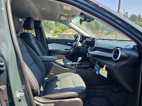 Certified 2025 Chevrolet Trax LT w/ Driver Confidence Package FWD image 10