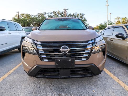 Used 2025 Nissan Rogue SV FWD image 4
