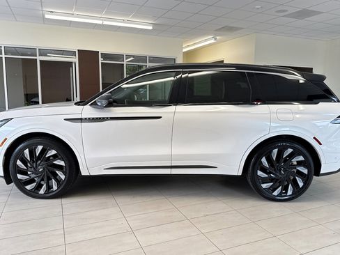 Used 2024 Lincoln Nautilus Black Label w/ Jet Appearance Package (87T) AWD/4WD image 7