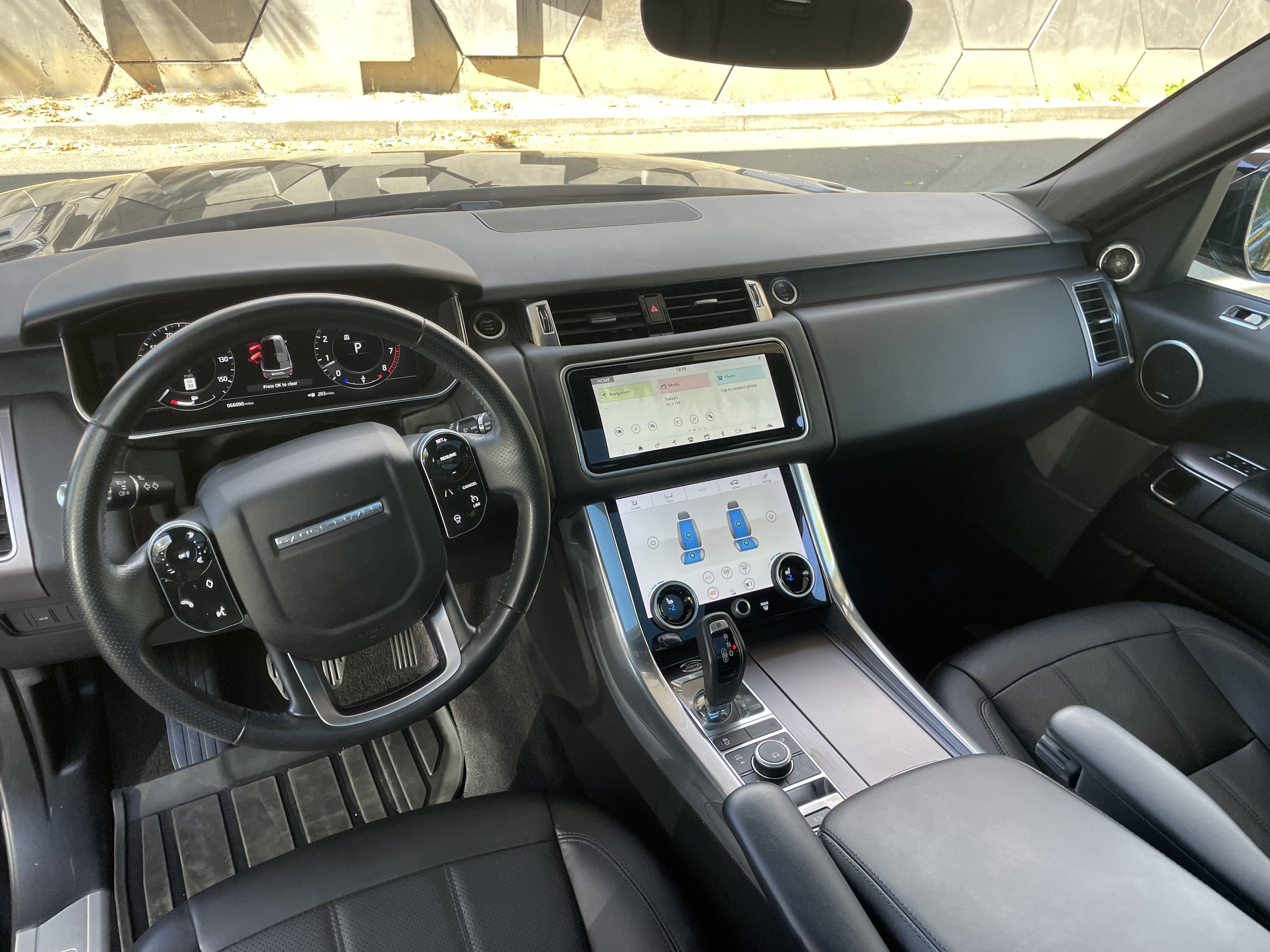 Used 2020 Land Rover Range Rover Sport HSE AWD/4WD image 3