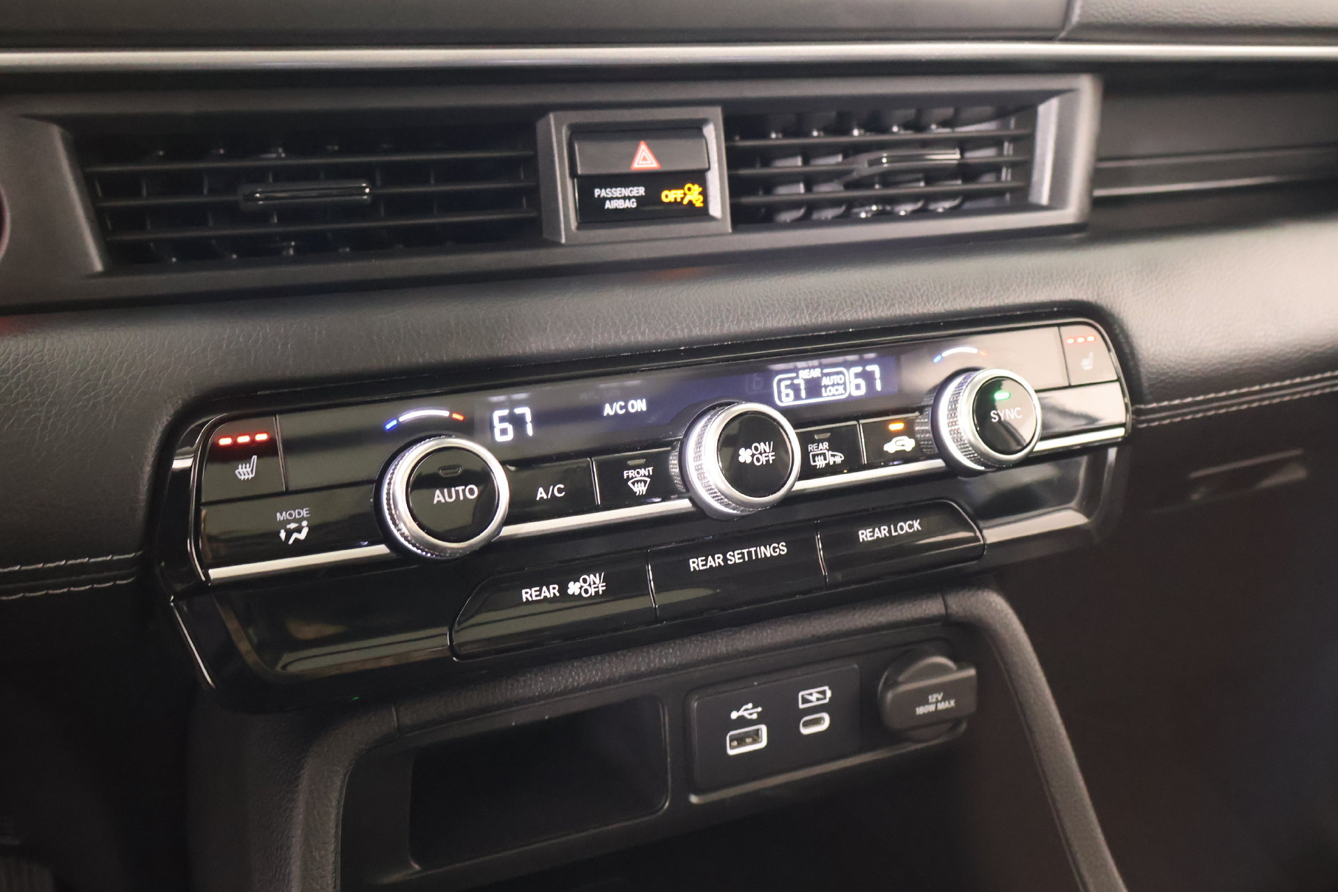 Used 2025 Honda Pilot Touring image 7